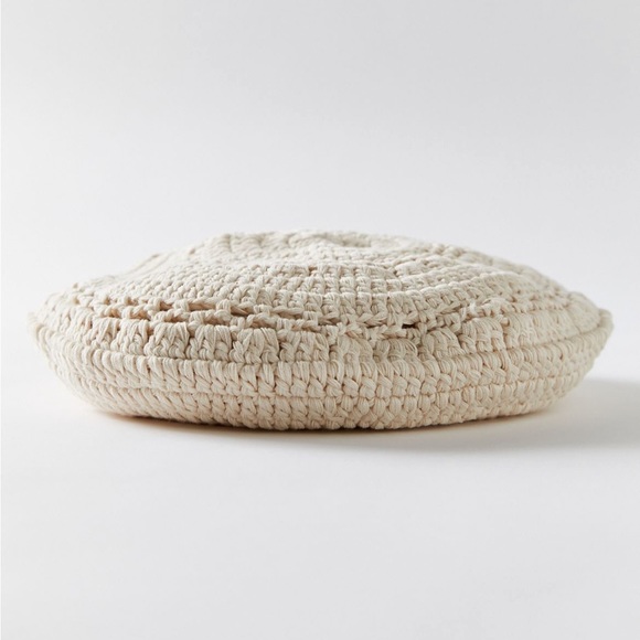 UO Crochet Beret - Picture 3 of 4